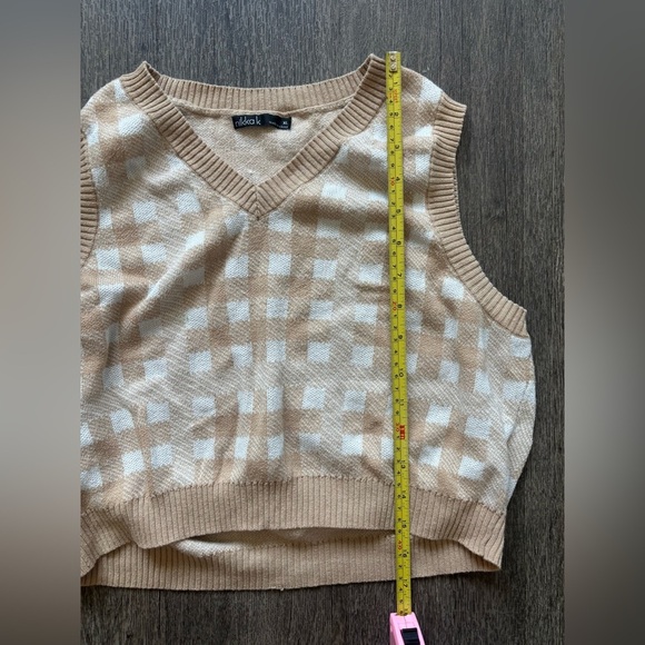 Tan and White Checkered Sweater Vest - Picture 4 of 5
